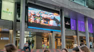 新加坡乌节路威士马广场入口处电子广告屏