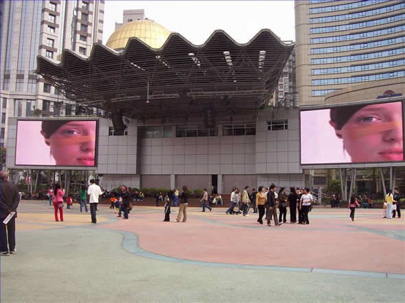 上海南京路步行街世纪广场LED大屏幕