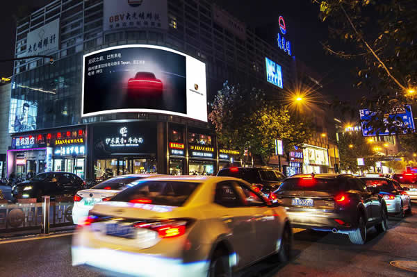 杭州湖滨商圈大光明（近湖滨银泰）LED广告屏