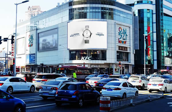 天津南京路号外时尚馆外墙电子屏广告