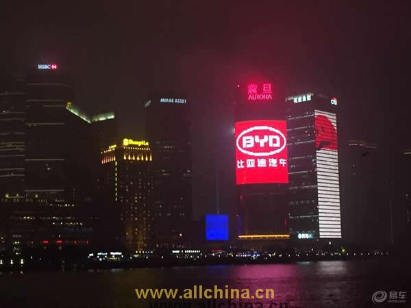 上海地标震旦大厦LED屏广告